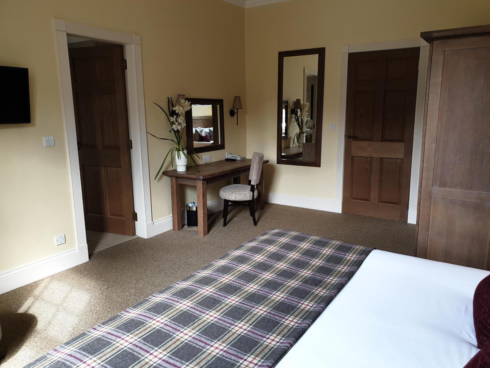 Cameron House On Loch Lomond Alexandria Ngoại thất bức ảnh A bedroom at the hotel